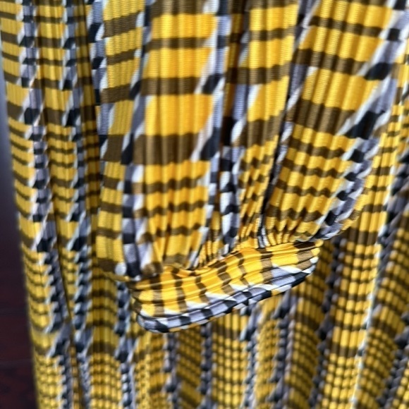 Zara Oversized Dress - Yellow Checked Plaid Pleated - Womans Size Small - Picture 3 of 3